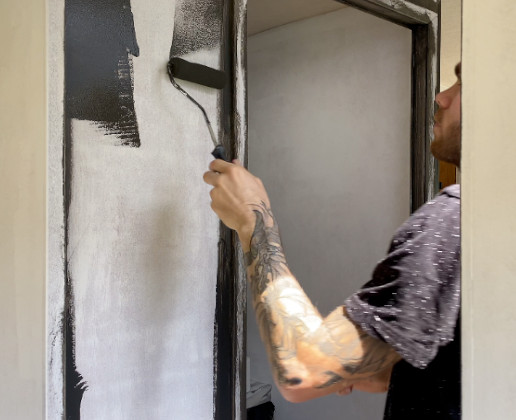 Application de la première couche de peinture